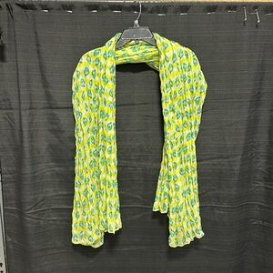 Loft‎ scarf 100% polyester green/blue with parrots Size 72 x 43 / Box 17-31